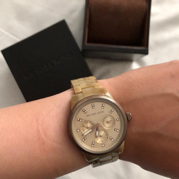 Women’s MK watch - Picture 2 of 6